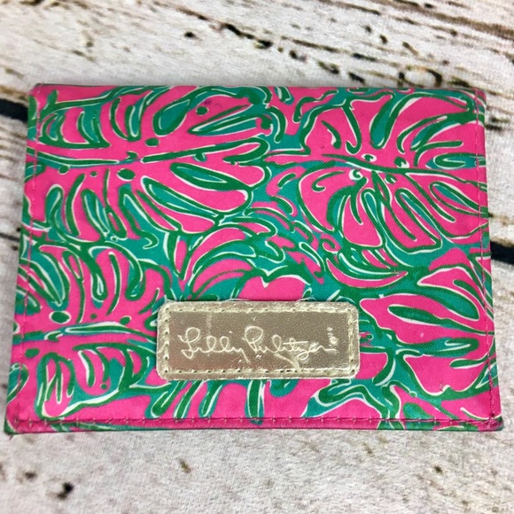Lilly Pulitzer Handbags - Lilly Pulitzer Card Holder Wallet Pink Green Leave